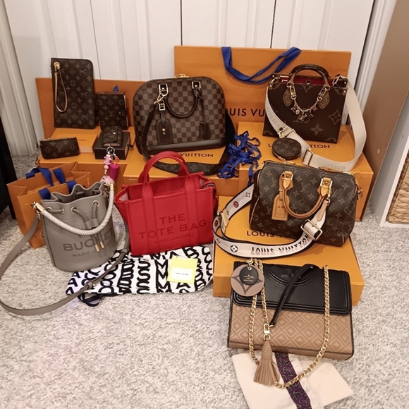 Louis Vuitton Handbags - 💖 SHARING 💖 My Collection